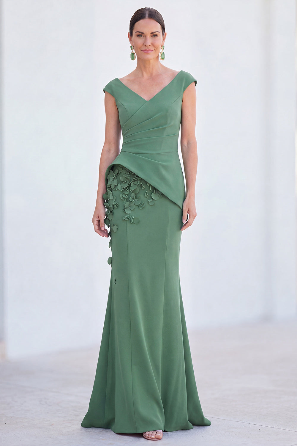 V-Neck Green Mermaid Ruched Long Mother of the Bride Dress with 3D Flowers