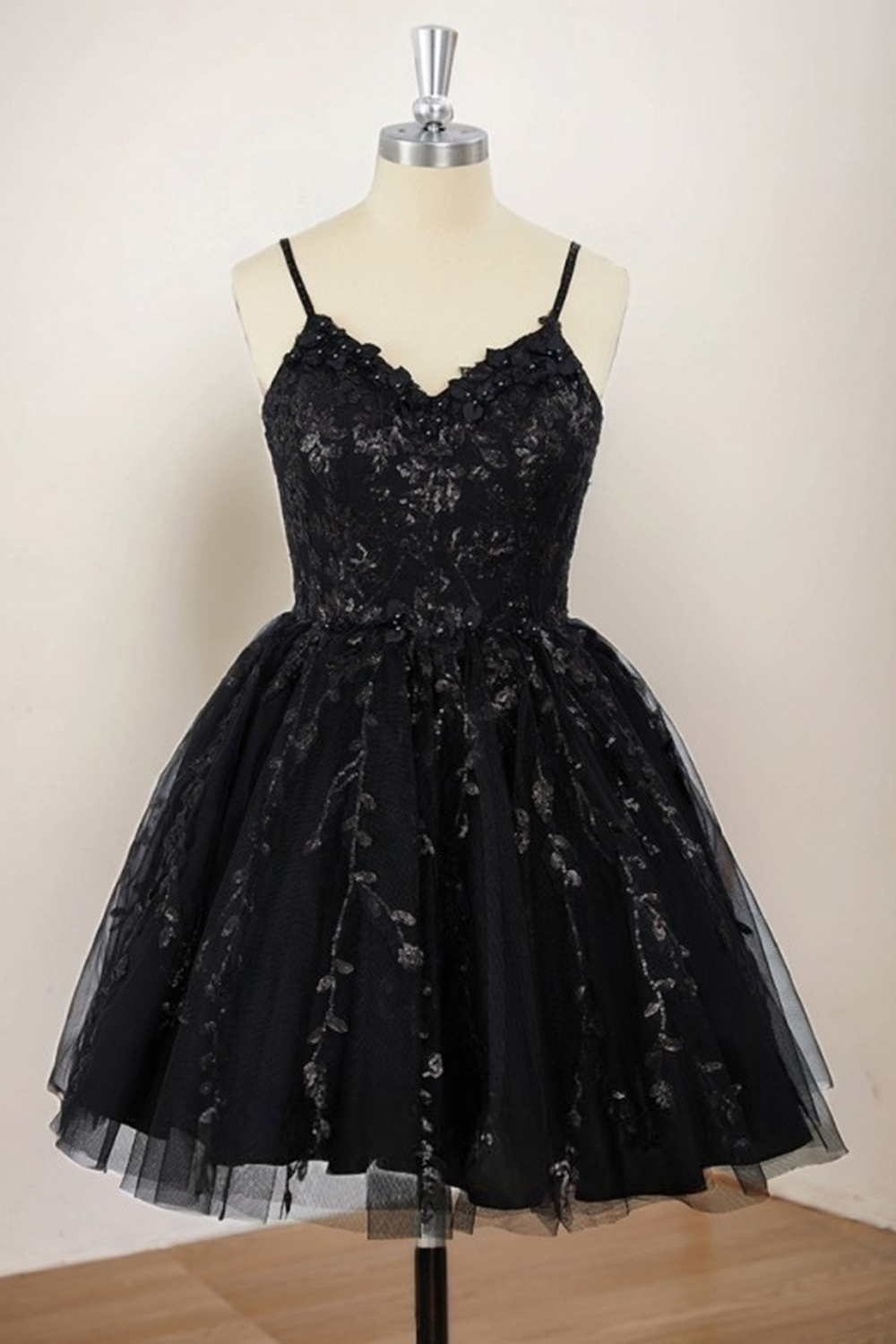 Black Floral Lace A Line Spaghetti Straps Short Homecoming Dress
