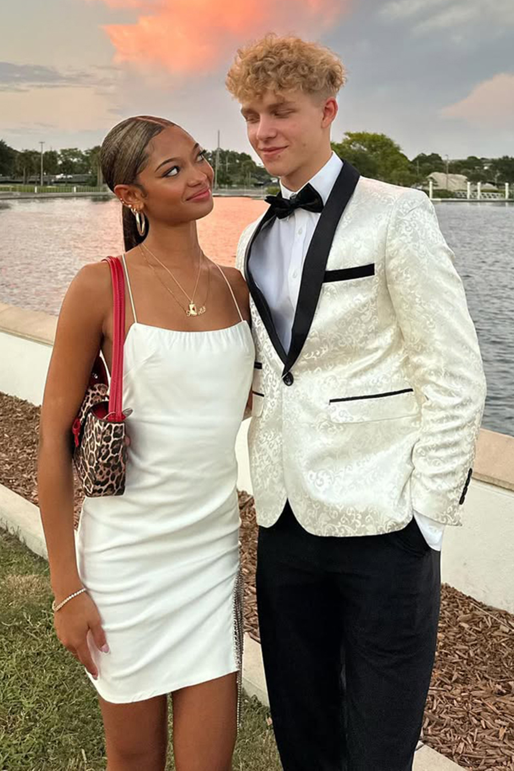 White Jacquard Slim Fit Shawl Lapel 2 Piece Men's Prom Homecoming Suits