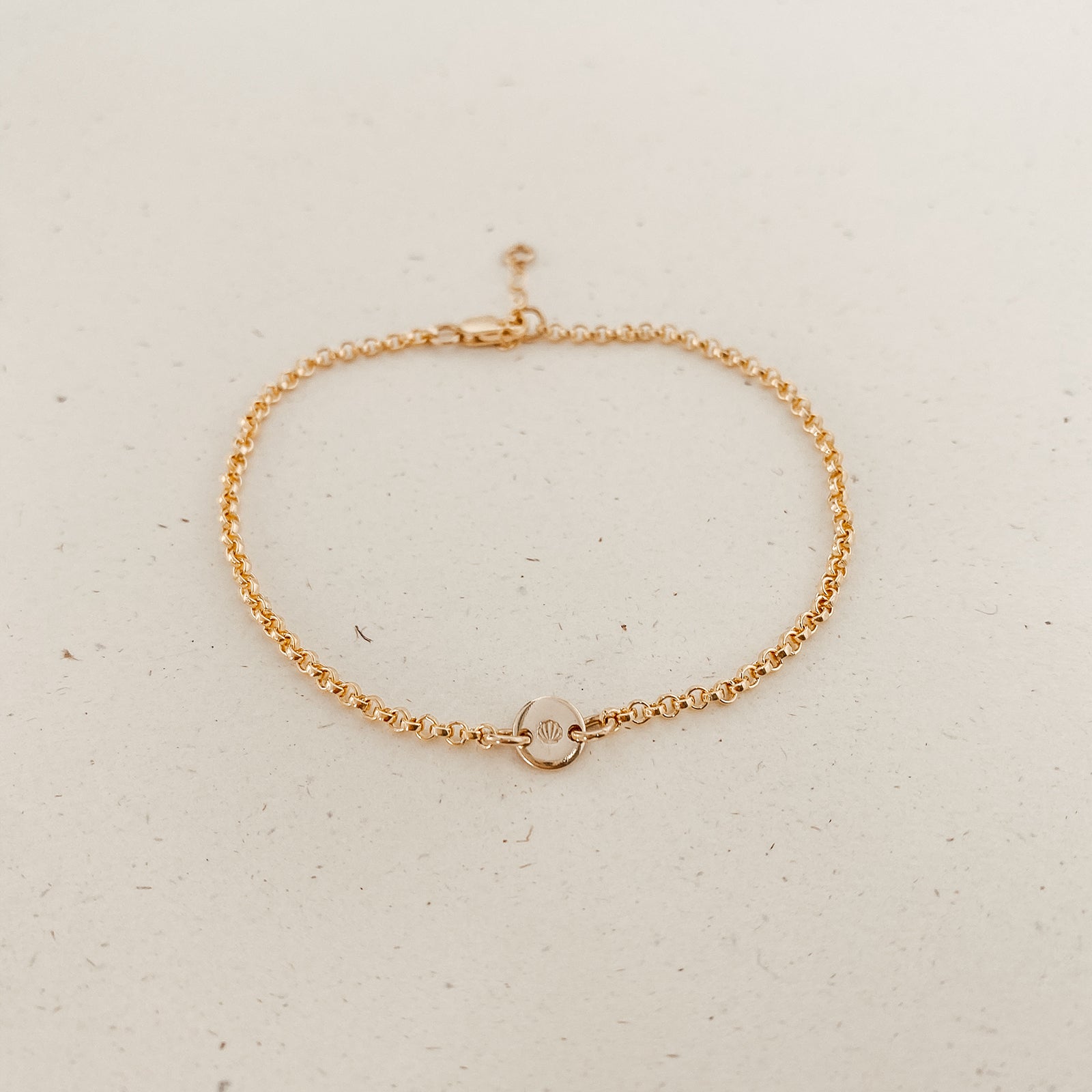 Kira • Tiny Pendant Bracelet 