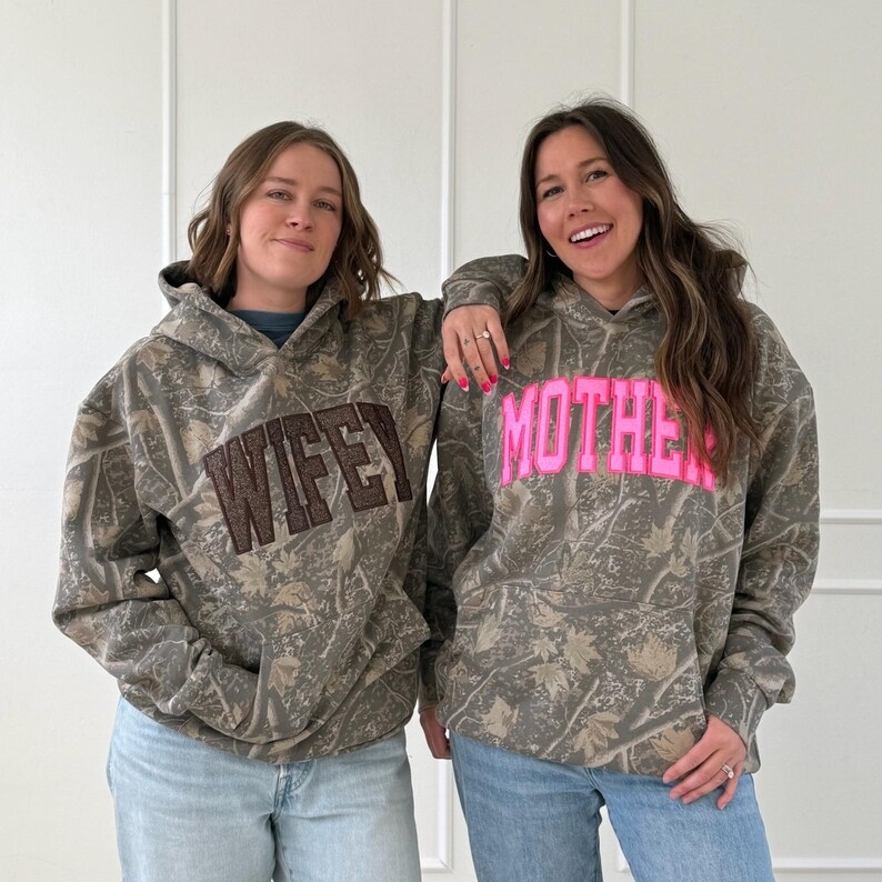 Pamaviva Personalized Camo Glitter Text Mama Shirt Custom Name Hunting Gift for Mom Mothers Day Apparel