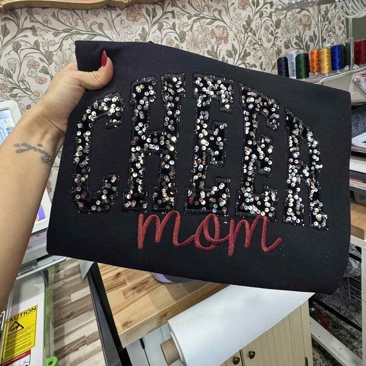 Custom CHEER MAMA Sweatshirt – Personalized Glitter Letters, Vintage Style, Camo Tee