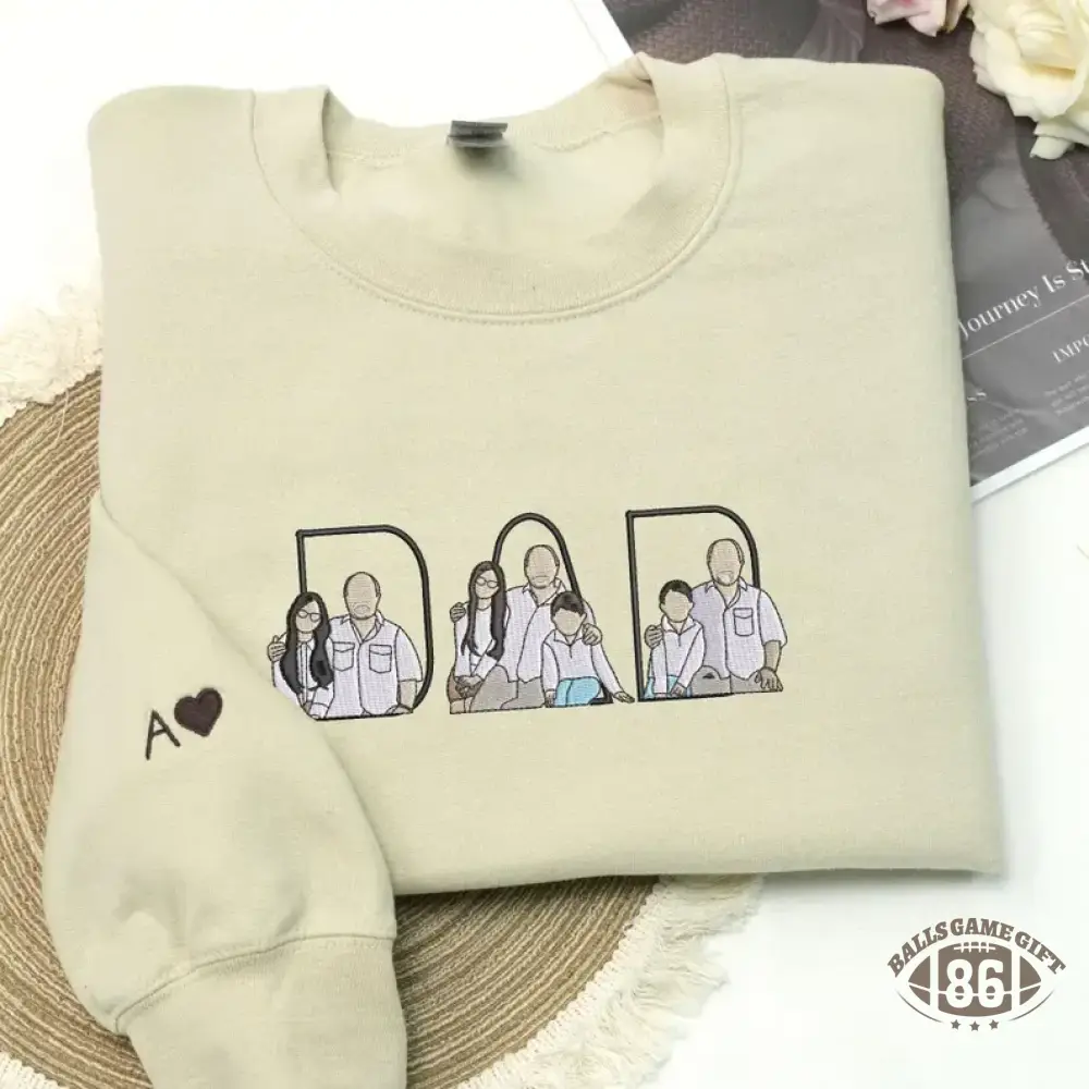 Custom Family Embroidered Sweatshirt – Personalized Mother’s Day Gift for Mom & Dad