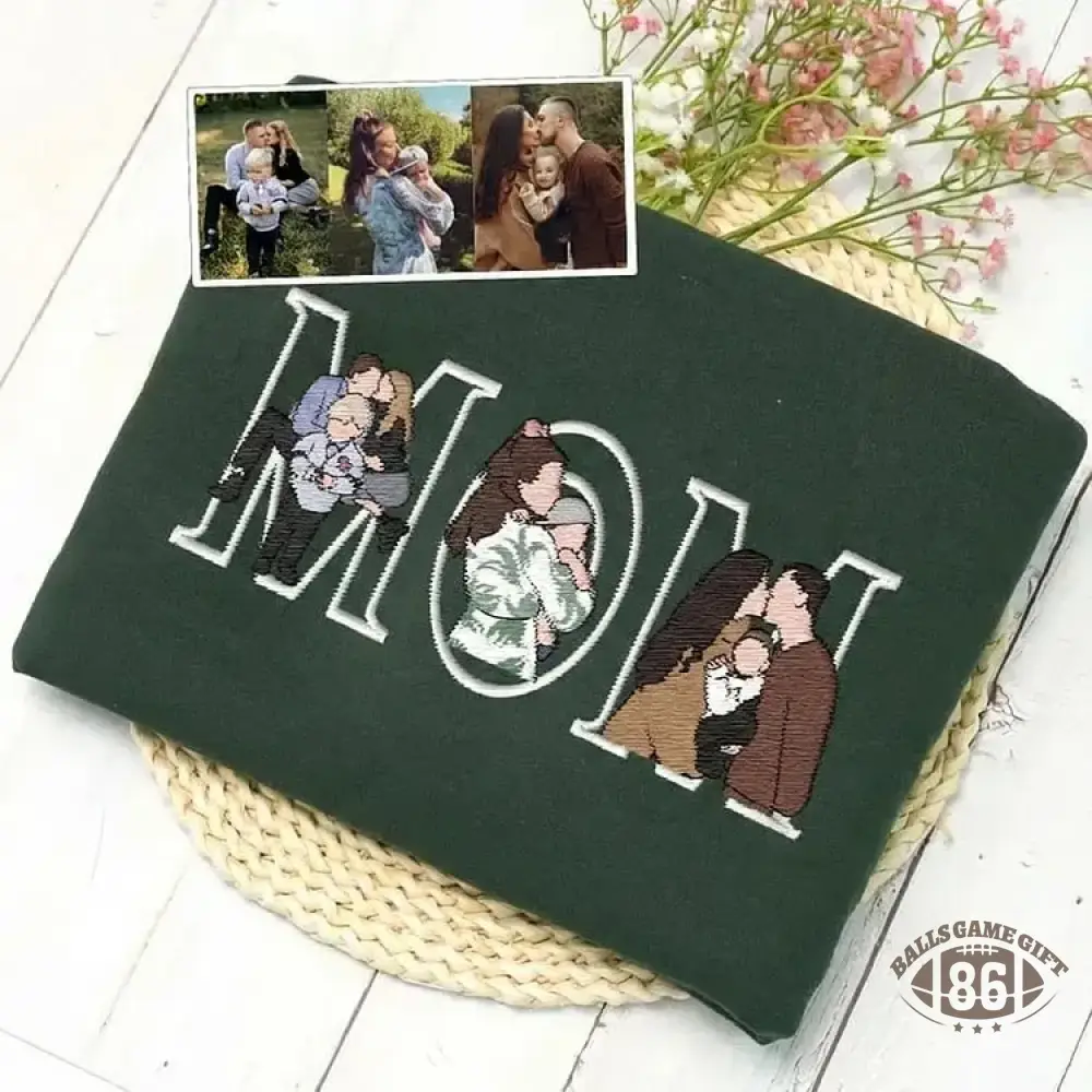 Custom Family Embroidered Portrait Sweatshirt - Gift for Mom Mama