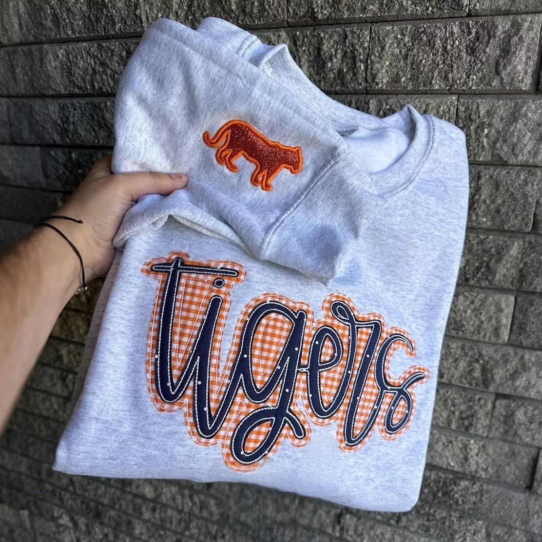 Women’s Dawgs Red Gingham Patchwork Crewneck Sweatshirt, Vintage Collegiate Loose Grey Top