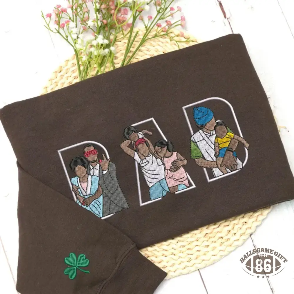 Custom Family Embroidered Sweatshirt – Personalized Mother’s Day Gift for Mom & Dad