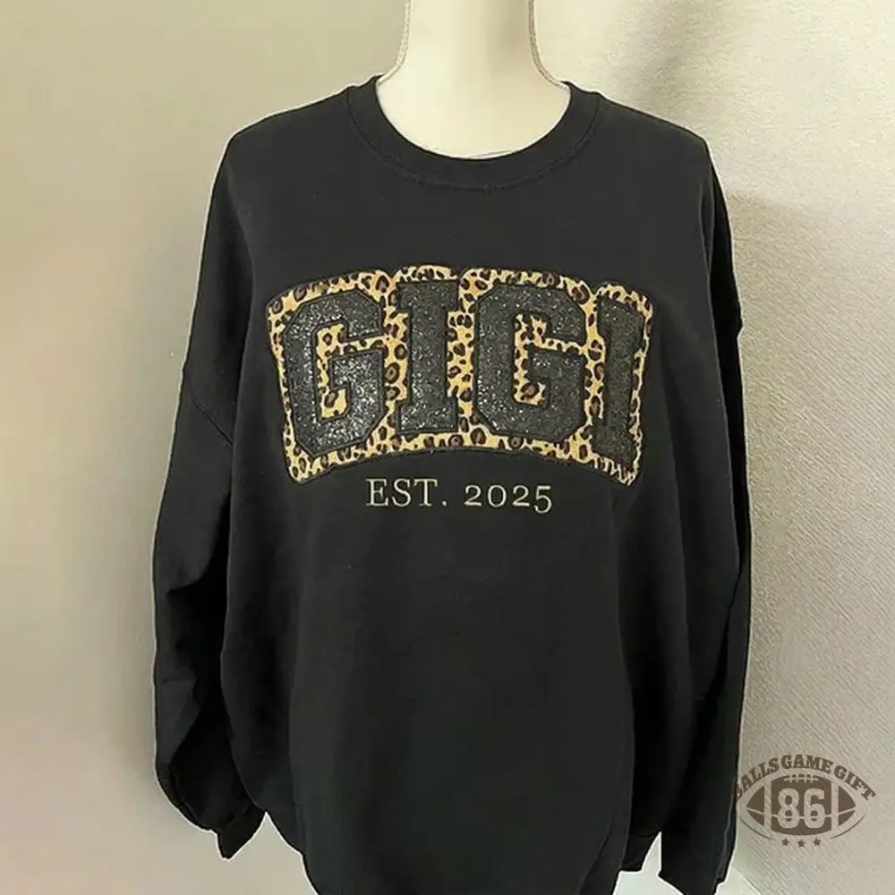 Retro MAMA Leopard Crewneck, Comfortable Mom Life Sweatshirt for Daily Wear