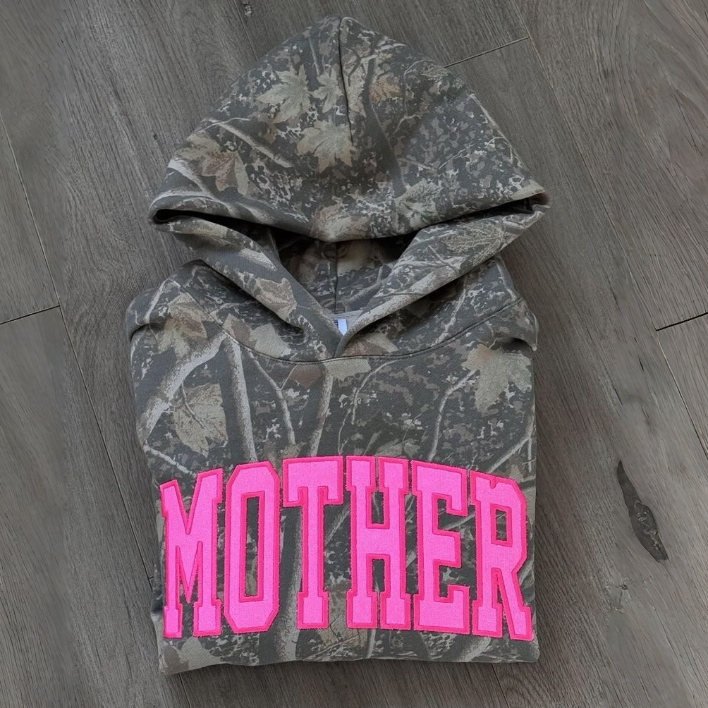 Pamaviva Personalized Camo Glitter Text Mama Shirt Custom Name Hunting Gift for Mom Mothers Day Apparel