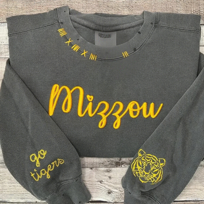 Personalization VINTAGE 3D Embroidery Unisex Hand Distressed Crew