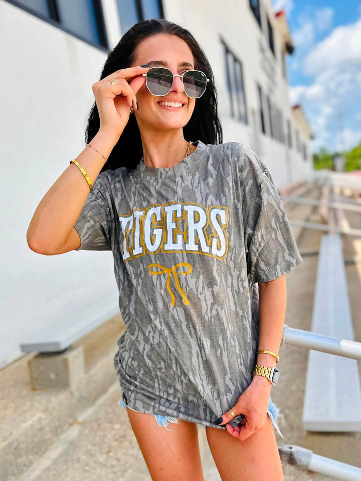 GAME DAY BOW PUFF PRINT TEE/SWEATSHIRT