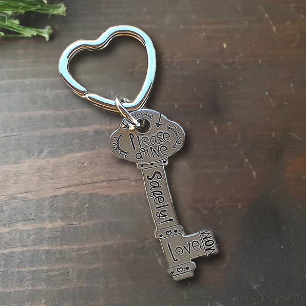 🔑Interesting Typography Satirizes And Encourages Keychains🎁