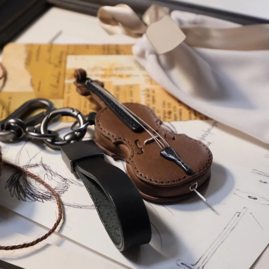🎻Crafted Leather Violin & Cello Keychain