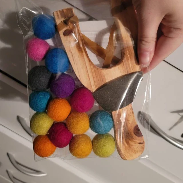 Wooden Slingshot With 20 Felt Balls