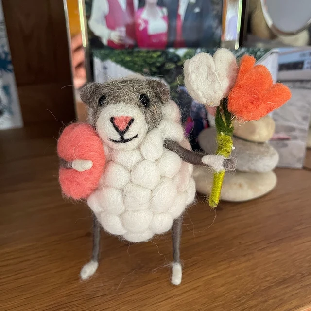 💖Heart And Flowers Sheep