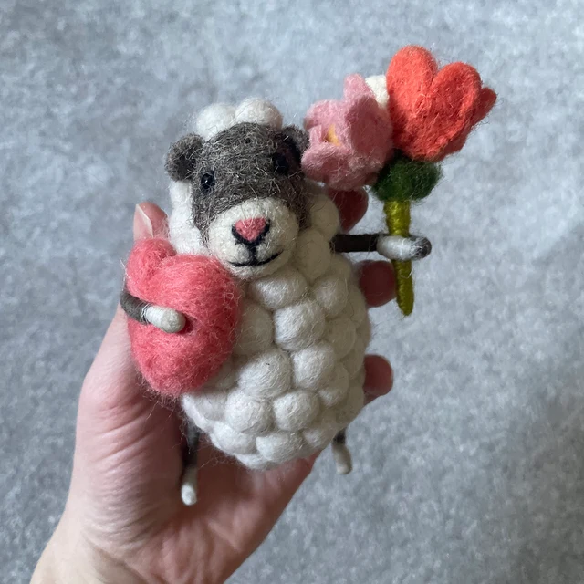💖Heart And Flowers Sheep