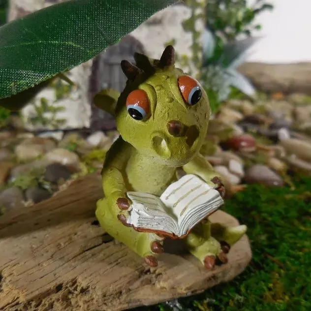 🔥🔥2025 Mother's Day Gift 50% Off--Miniature Green Dragon Reading on Giant Book Figurine