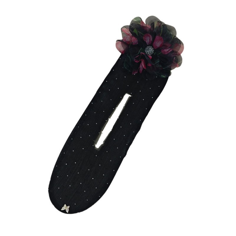 Blossom Twist Hair Clip: Effortless Floral Elegance for Every Look