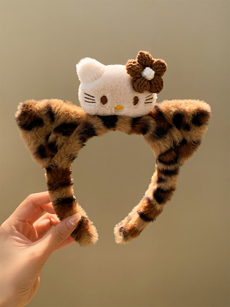 Cute Tan Hello Kitty Leopard Print Plush Headband – Skincare & Makeup Cartoon Hair Accessory