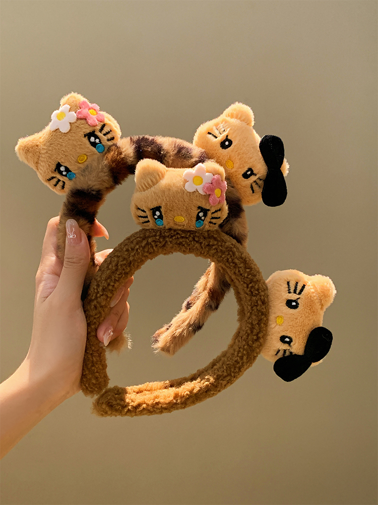 Cute Tan Hello Kitty Leopard Print Plush Headband – Skincare & Makeup Cartoon Hair Accessory