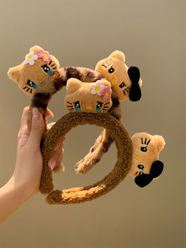 Cute Tan Hello Kitty Leopard Print Plush Headband – Skincare & Makeup Cartoon Hair Accessory