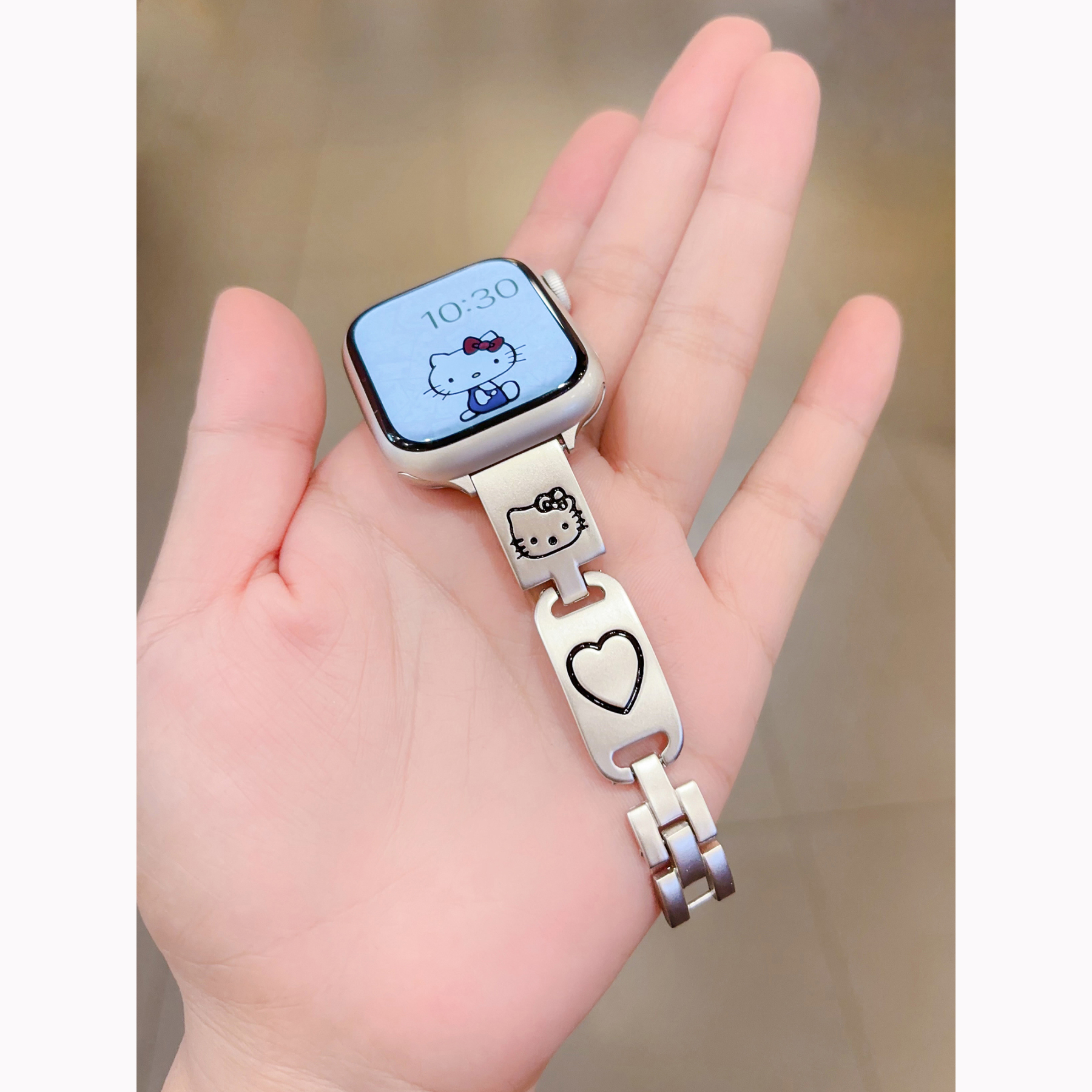 HK Slim Metal Band for Apple Watch - Delicate Kitty Charm, Compatible with All Series (38-49mm) 04250409