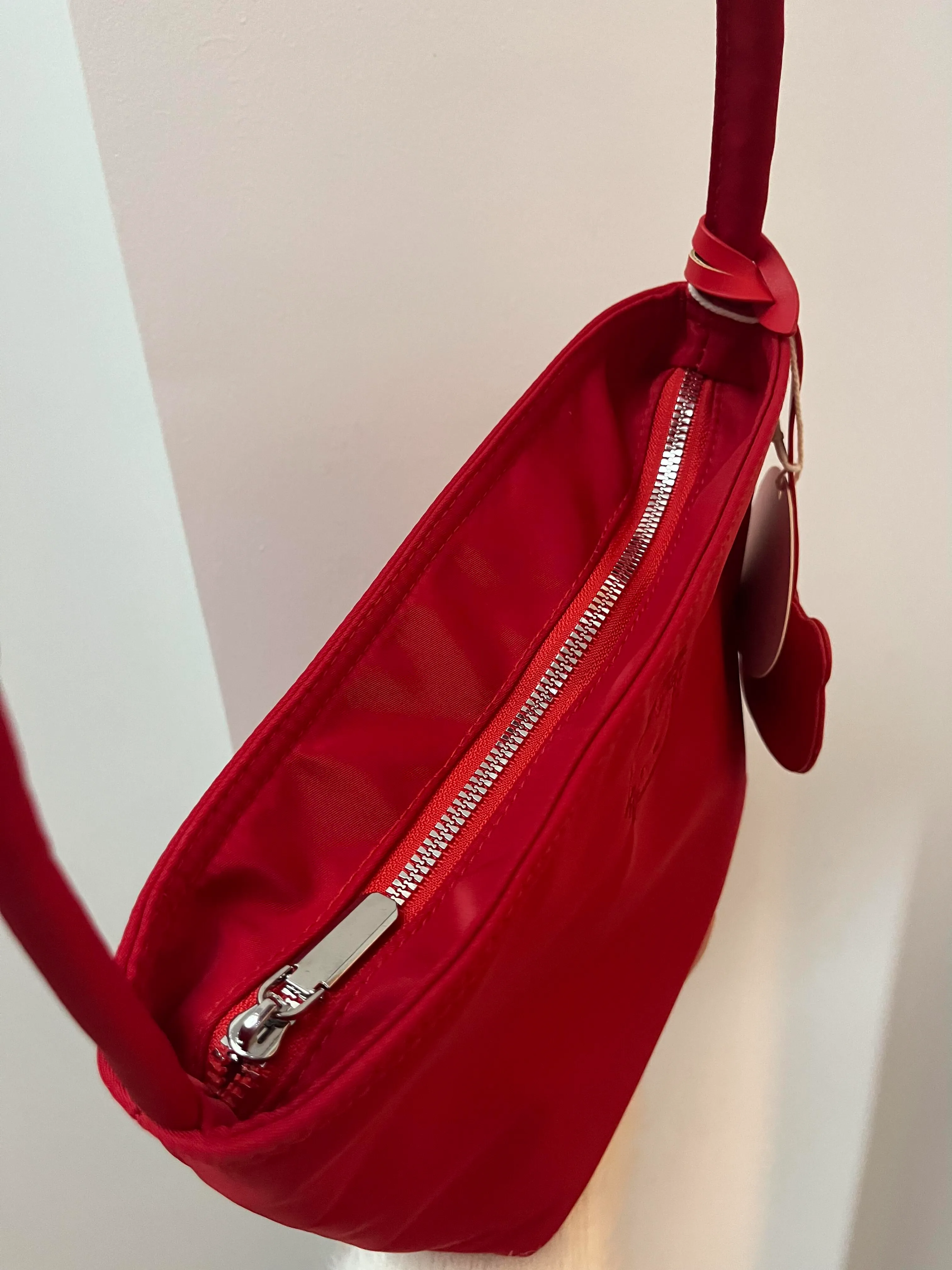 HK Red Embroidered Bucket Bag - Perfect for Commuting BB2249