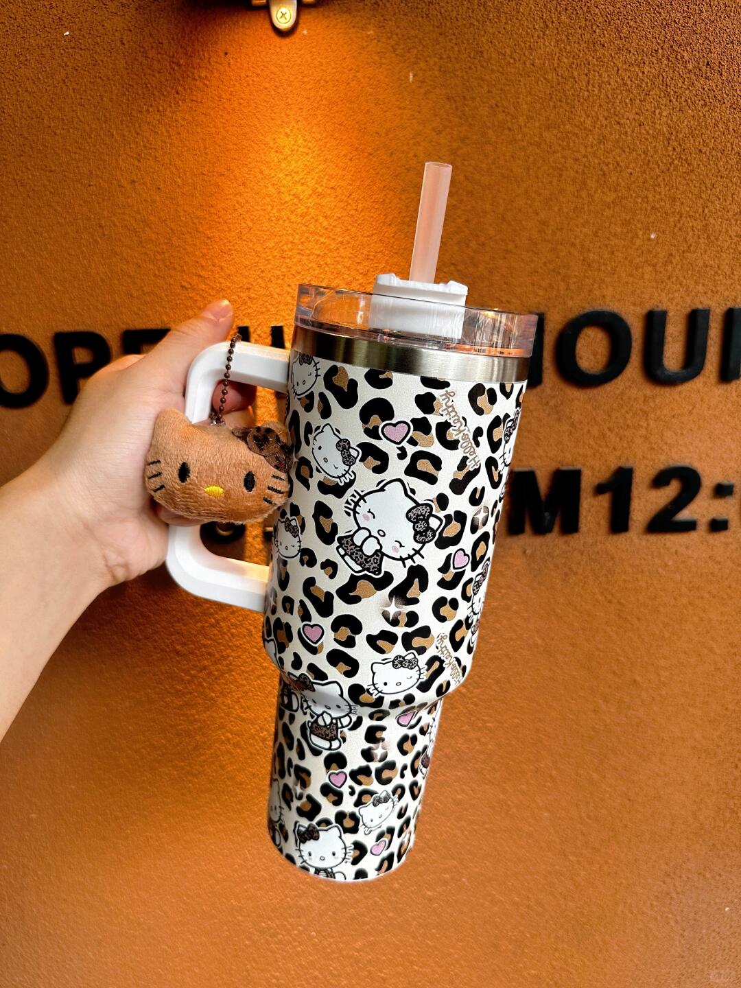 HK 1200ml Stainless Steel Iced Coffee Tumbler – Vacuum Insulated Mug with Handle + Bonus Kitty Charm 03250715