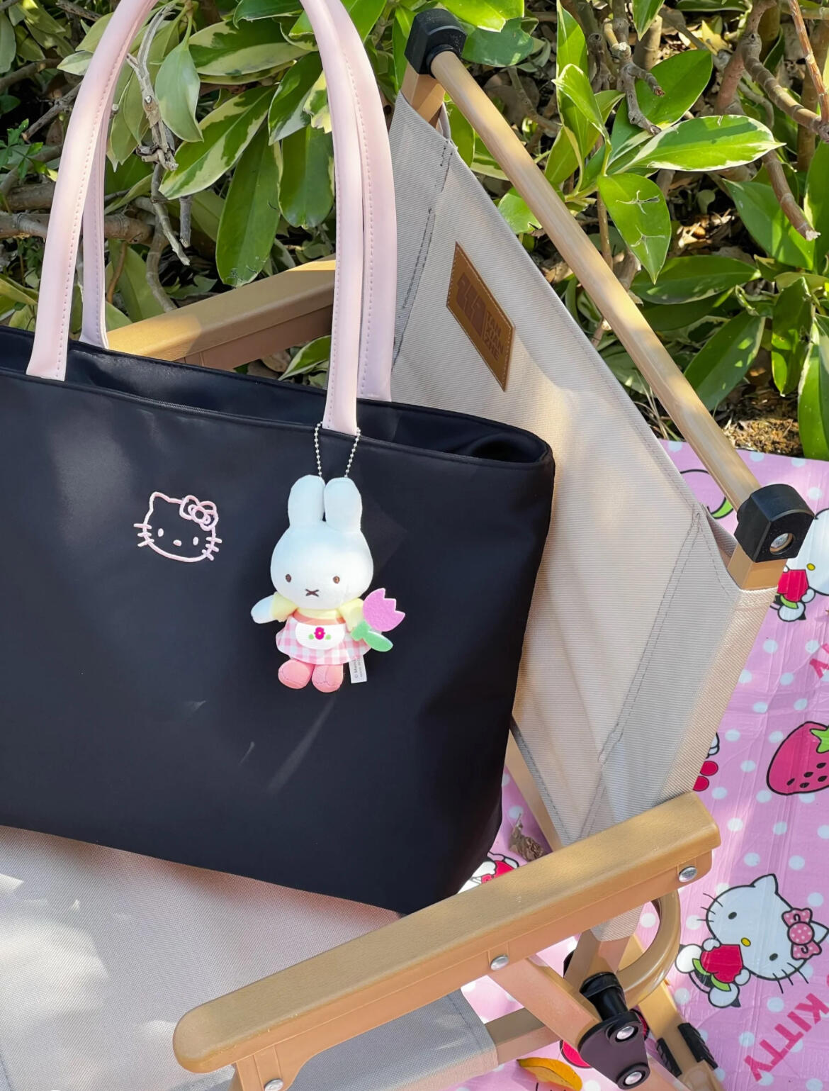 HK Embroidered Bucket Bag - Perfect for Commuting BB0189