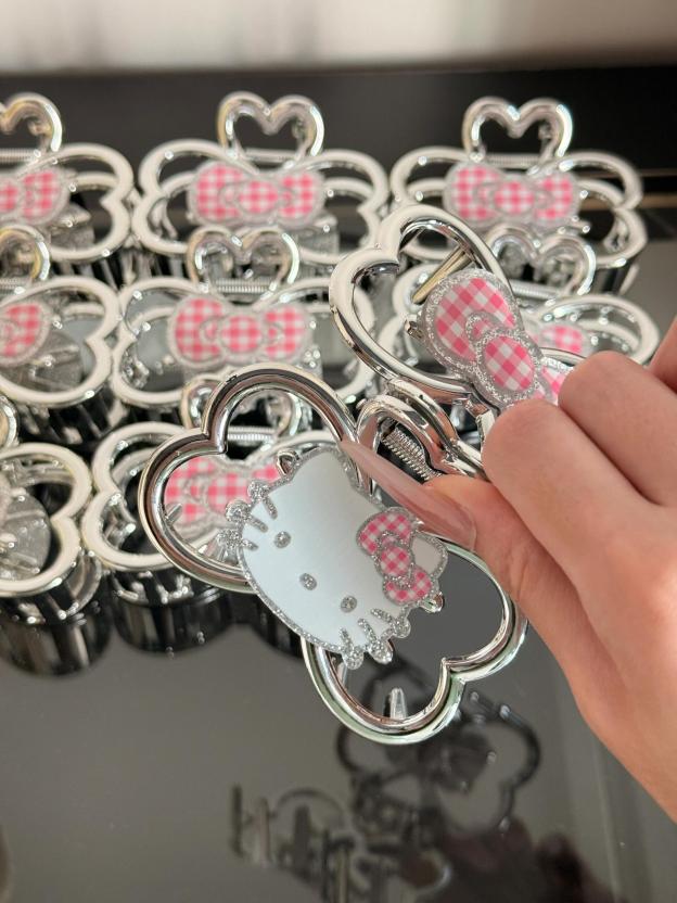 HK Double-Sided Silver Bow Claw Clip – Elegant Hair Claw for Ponytail, Bun & Half-Up Styles 01250604