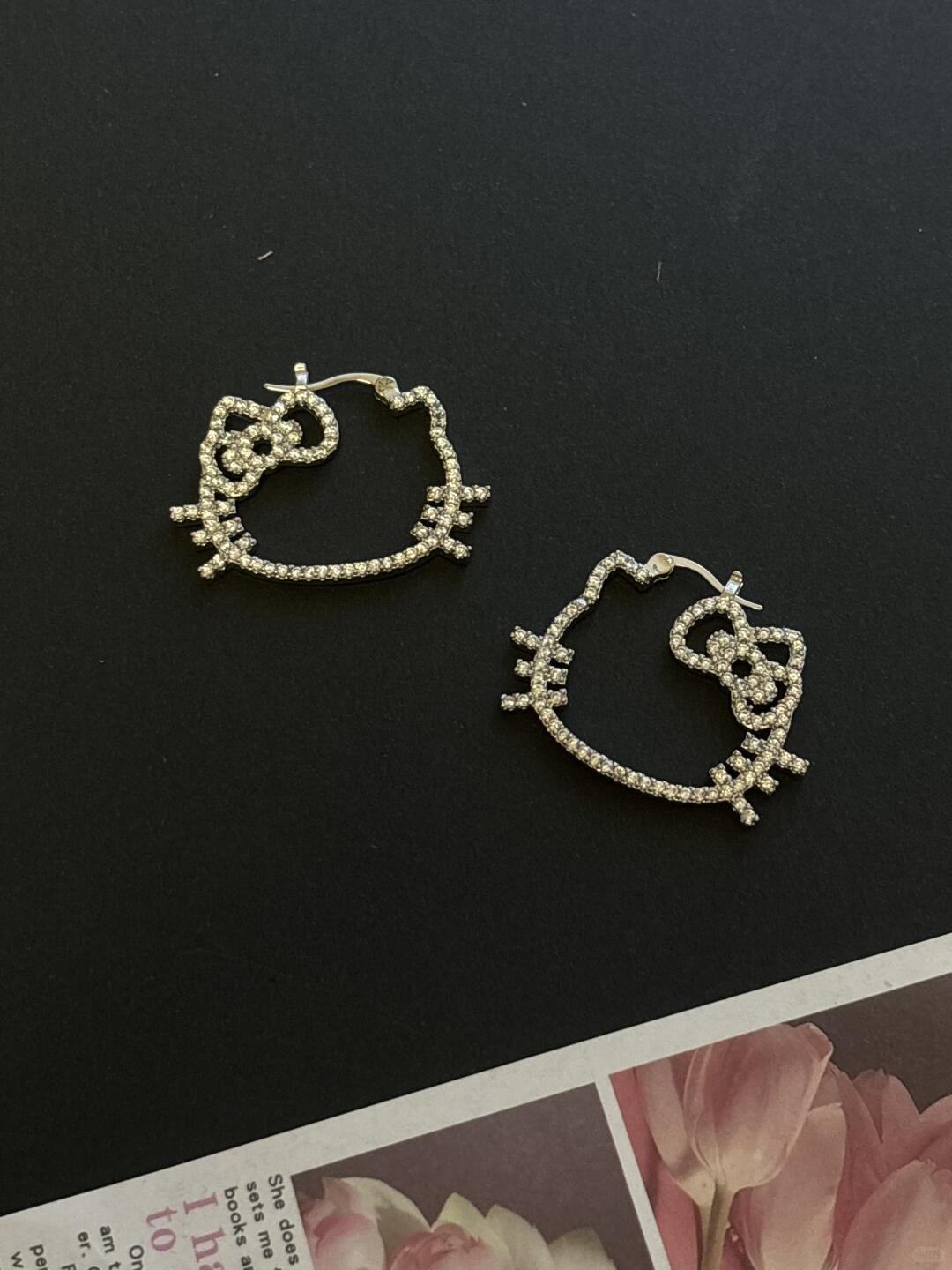HK Zircon Hoop Earrings – Shiny Metal Kitty-Inspired Hoops with Sparkling CZ Stones 01250711