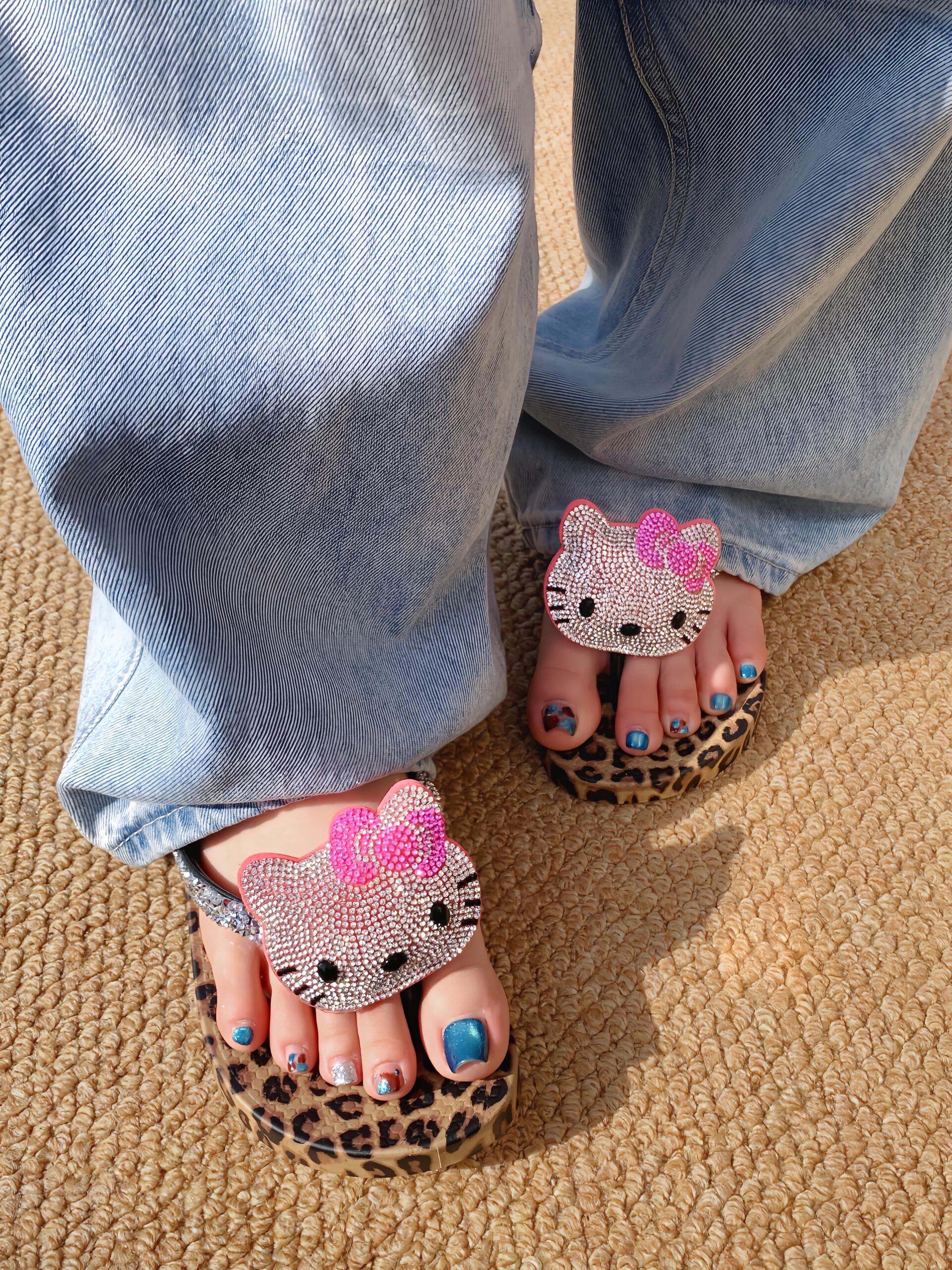 HK Leopard Print Flip Flops - Rhinestone Bedazzled Beach Sandals for Summer, Kawaii Toe Slides