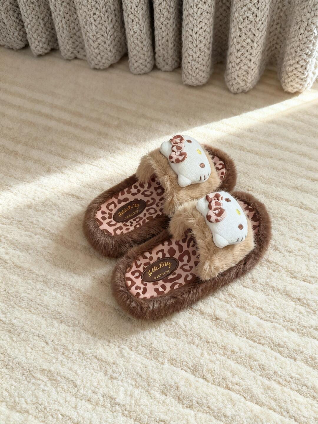 HK Leopard Plush Slippers, Cute Fuzzy Winter Slides, Warm Indoor House Shoes for Women, Cozy Leopard Kitty Gift 01251014