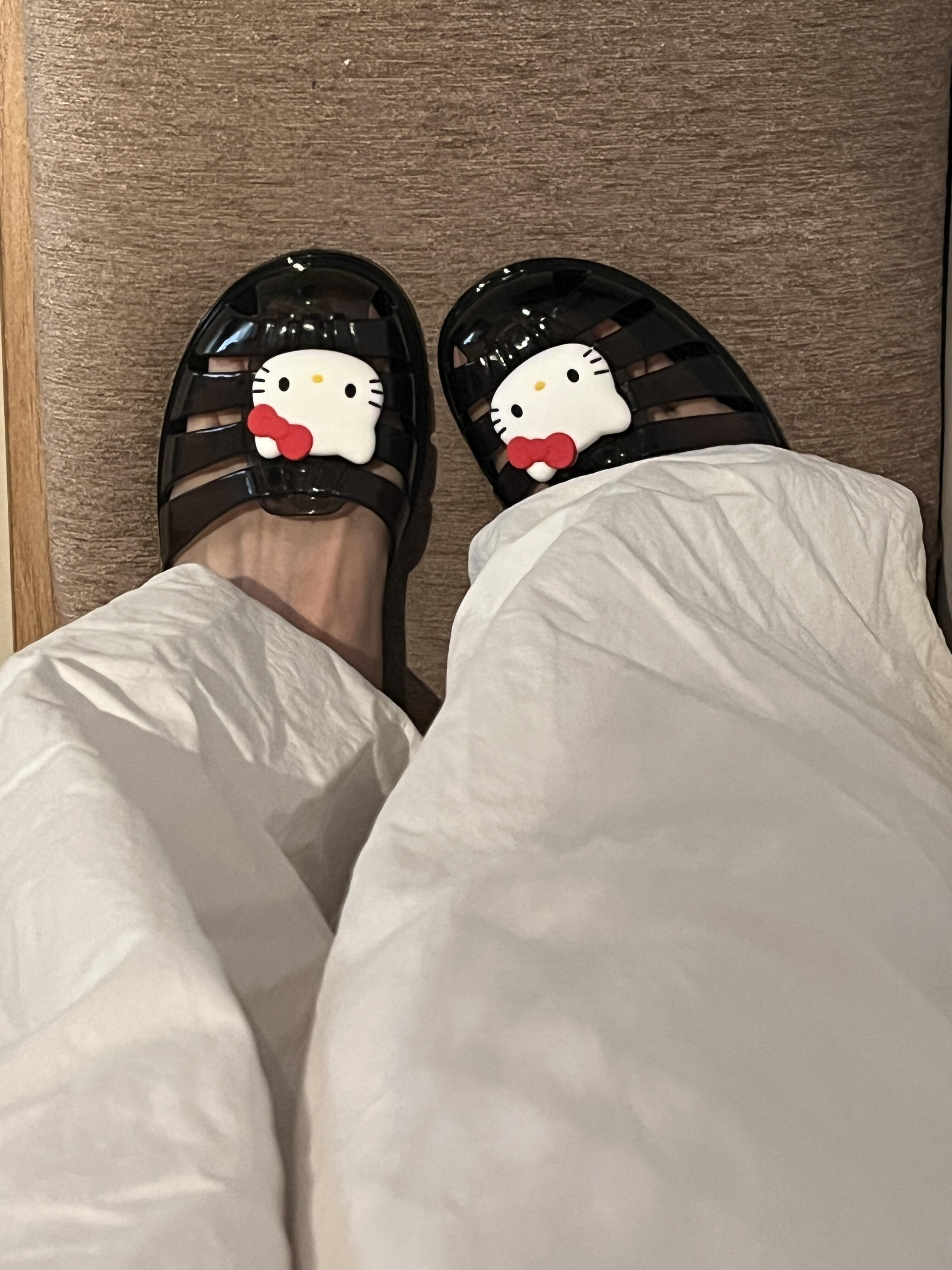 HK Jelly Transparent Sandals - DIY Adjustable Beach Slides for Women & Kids 01250606