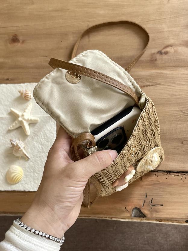 HK Handmade Straw Crossbody Bag - Adjustable Beach Vacation Phone Purse with Shell & Starfish Decor 01250529
