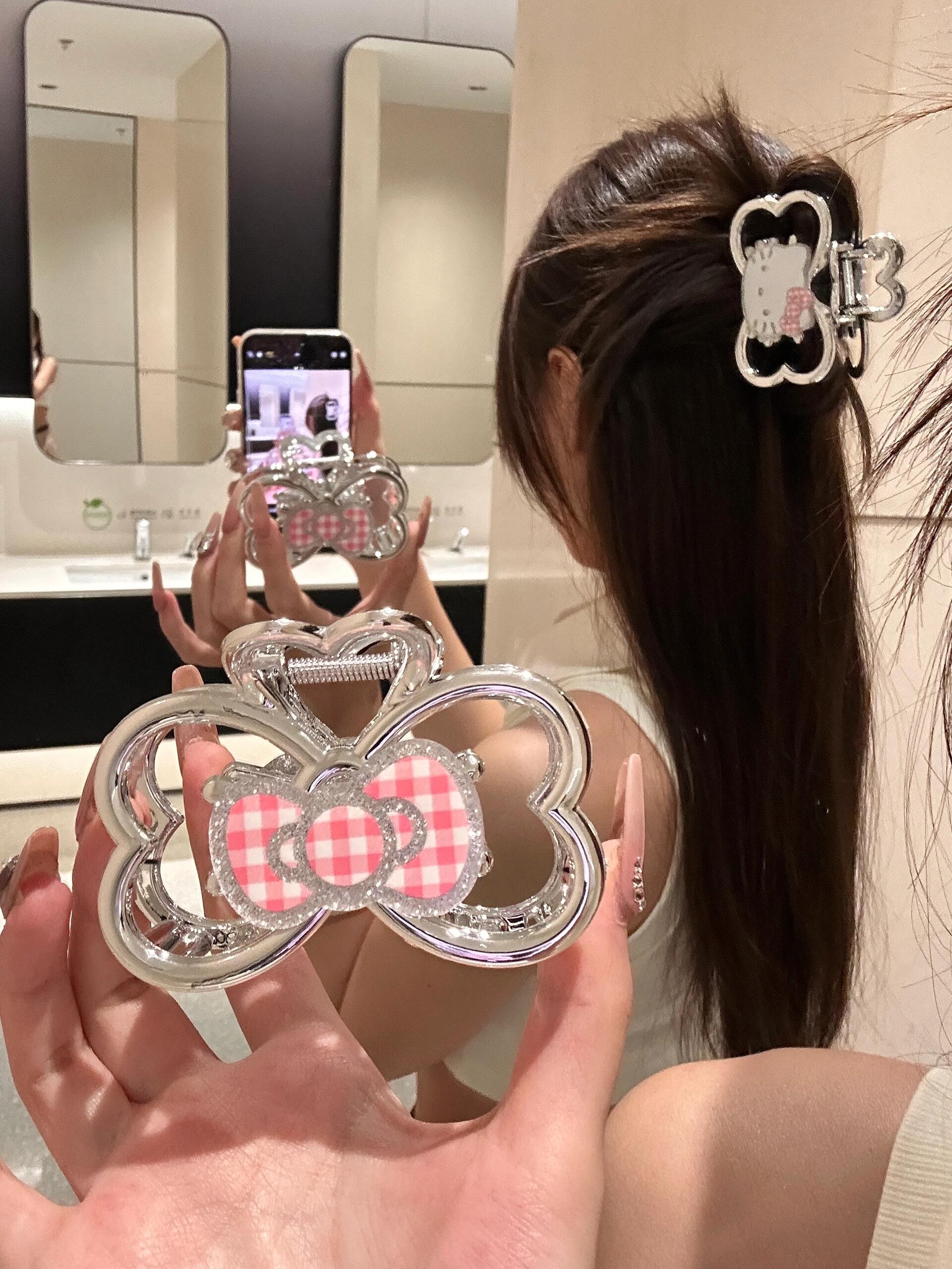 HK Double-Sided Silver Bow Claw Clip – Elegant Hair Claw for Ponytail, Bun & Half-Up Styles 01250604