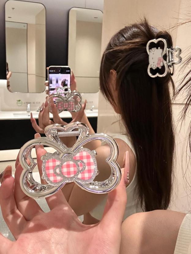 HK Double-Sided Silver Bow Claw Clip – Elegant Hair Claw for Ponytail, Bun & Half-Up Styles 01250604