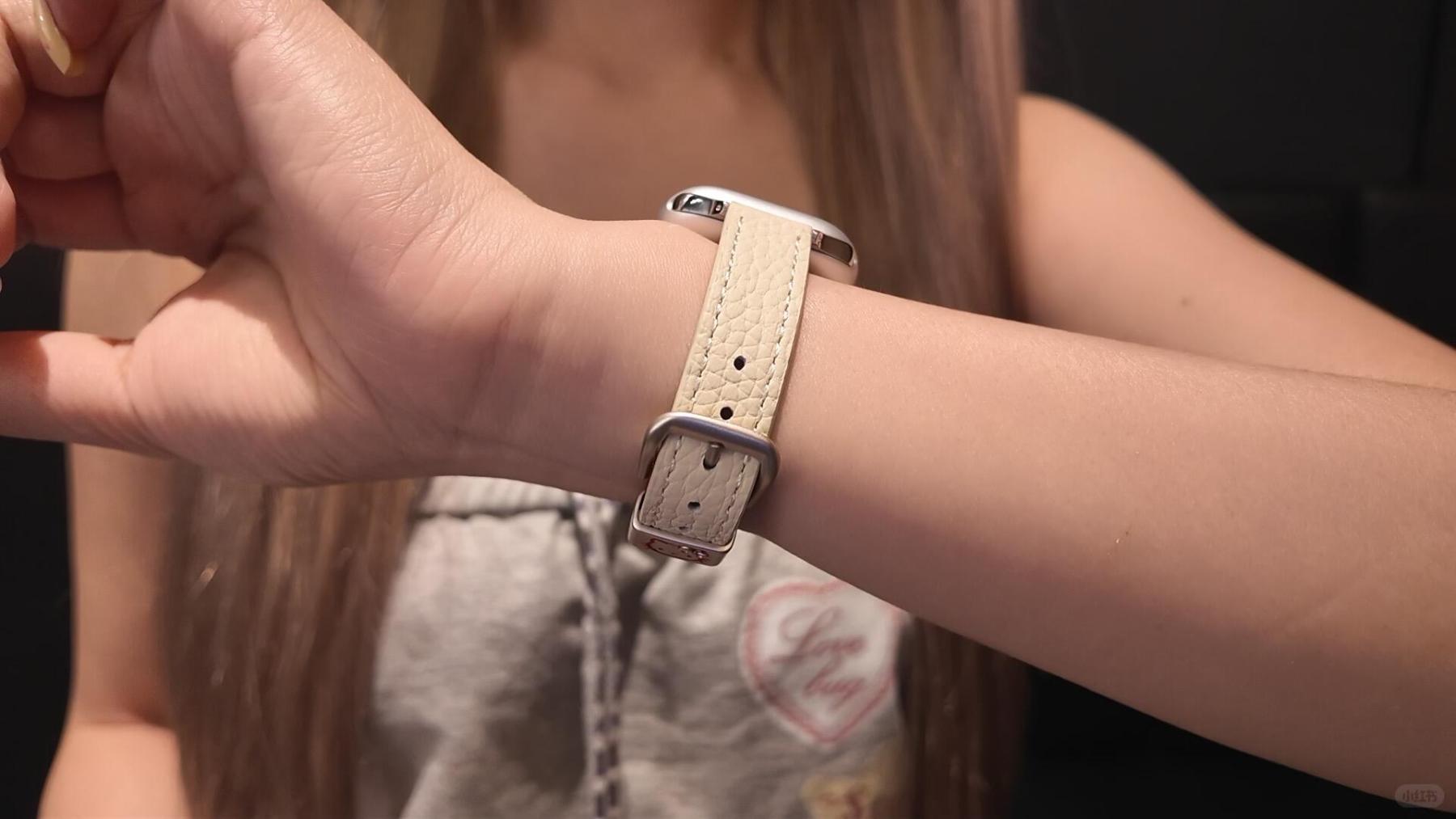 HK Red & Off-White Leather Apple Watch Strap 01251026, Cute Colorblock Band for Women, Soft Genuine Leather Watch Band, Kawaii Apple Watch Accessories