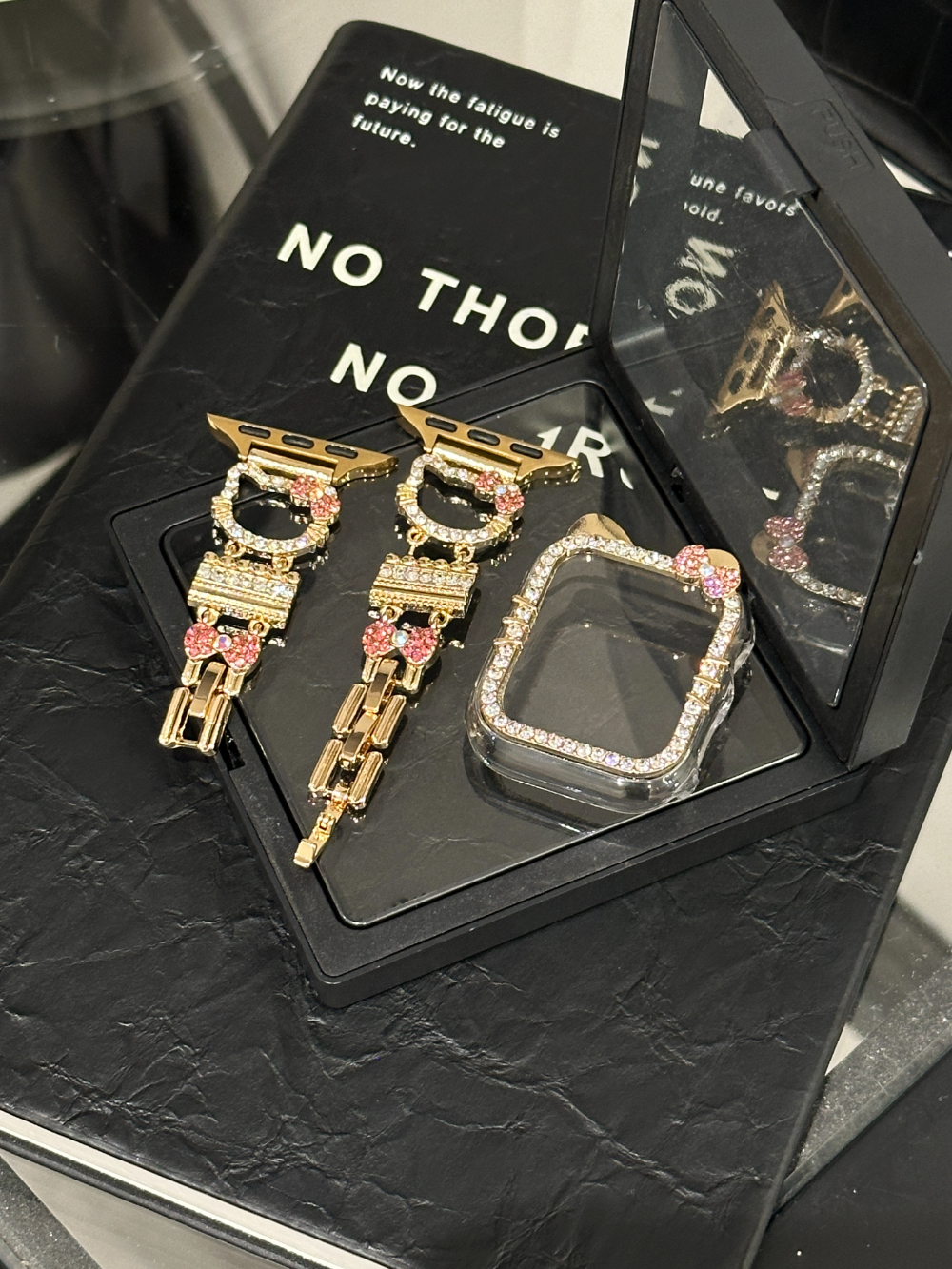 HK Crystal Accent Metal Band for Apple Watch - Bling Kitty Design, Compatible with Series 1-Ultra (38-49mm) 02250407