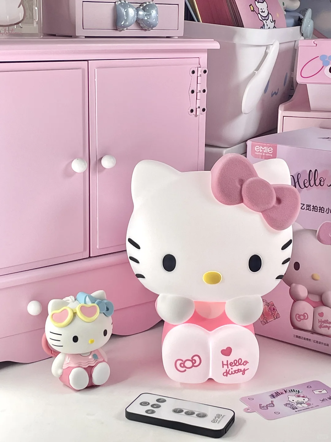 Cute Eye-Caring Hello Kitty Pat Lamp