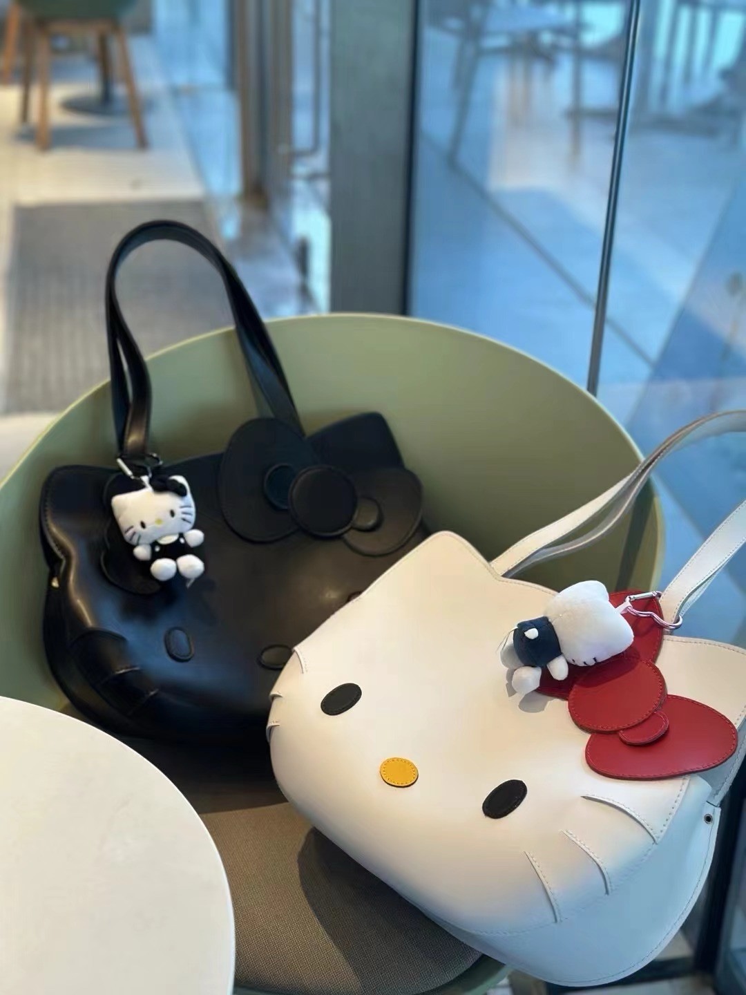 Adorable Hello Kitty Shaped Cambridge Bag - Large Capacity Tote in Cowhide