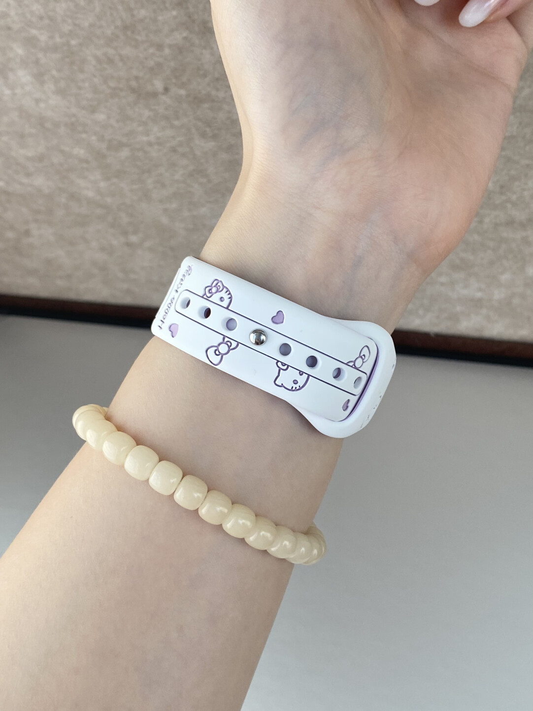 HK Silicone Engraved Watch Band, Cute Hello Kitty Carved Strap for Apple Watch SE/7/8/9/10