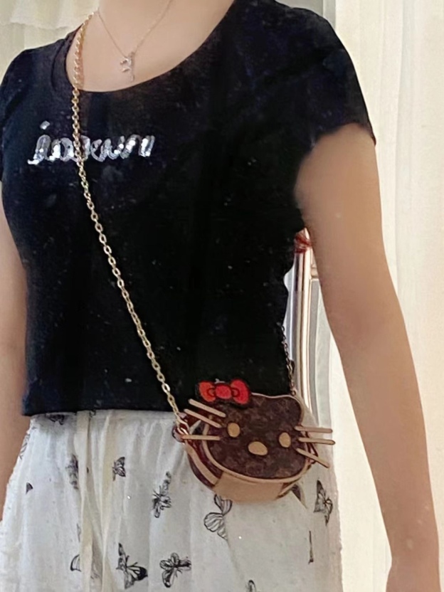  Hello Kitty Mini Purse Bag - Cute and Compact BB1258