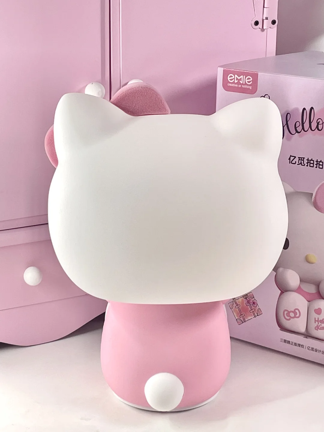 Cute Eye-Caring Hello Kitty Pat Lamp