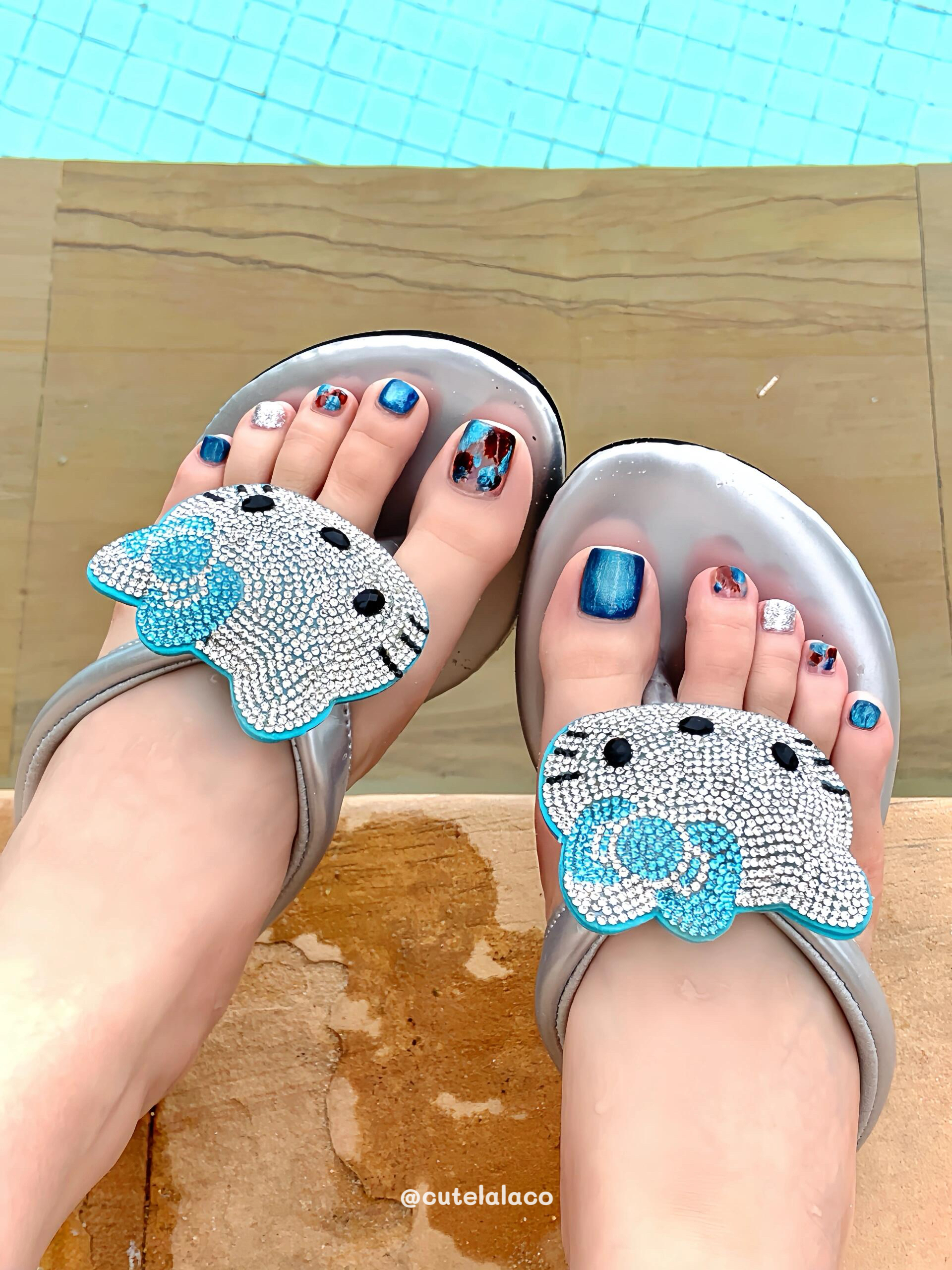 Sparkling HK-Inspired French Toe Sandals for Women - Chunky Heel Summer Flip Flops with Rhinestones 01250406