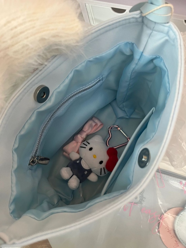 HK Embroidered Bucket Bag - Perfect for Commuting