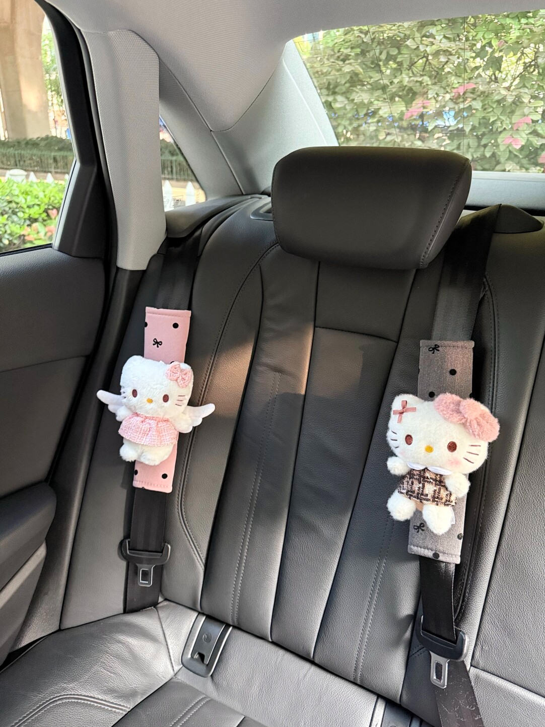 HK Plush Seat Belt Shoulder Pad, Cute Cartoon KT Plush Protector, Anti-Chafe Safety Strap Cover for Car 01251009