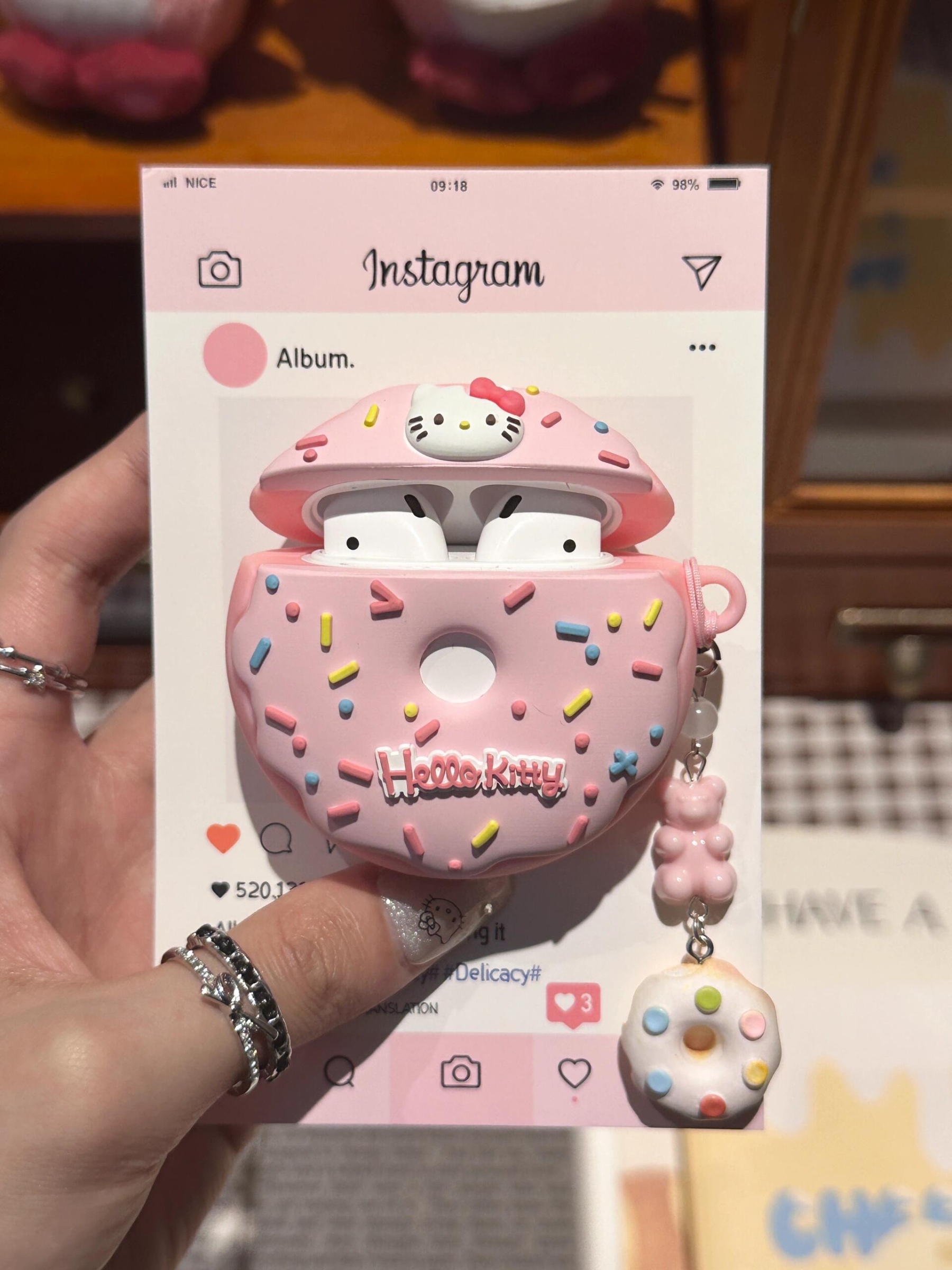 Hello Kitty AirPods Dount Case
