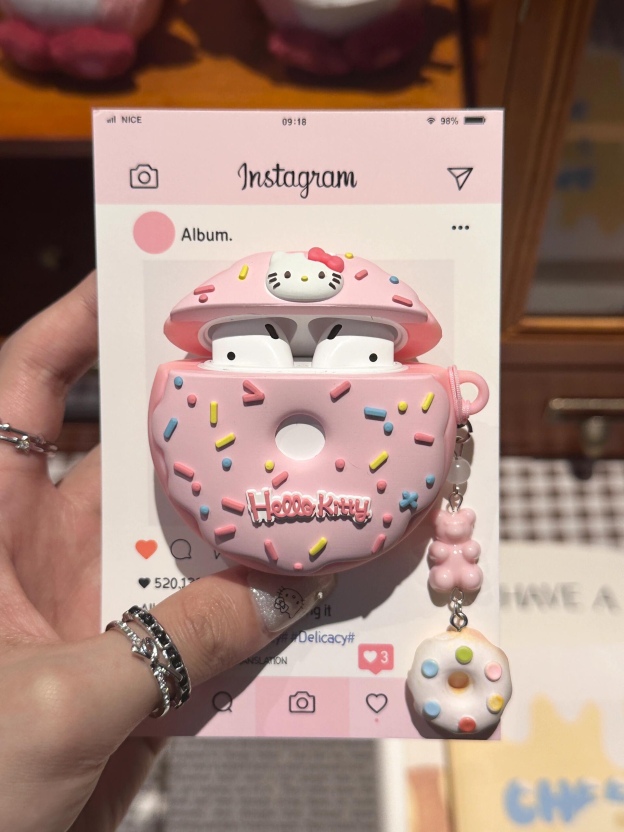Hello Kitty AirPods Dount Case
