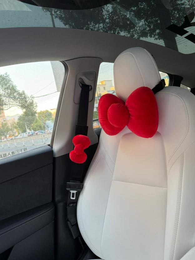 HK Red Bow Car Seat Accessories Set, Plush Seatbelt Shoulder Pad & Headrest Pillow, Cute Auto Interior Decor 03260129