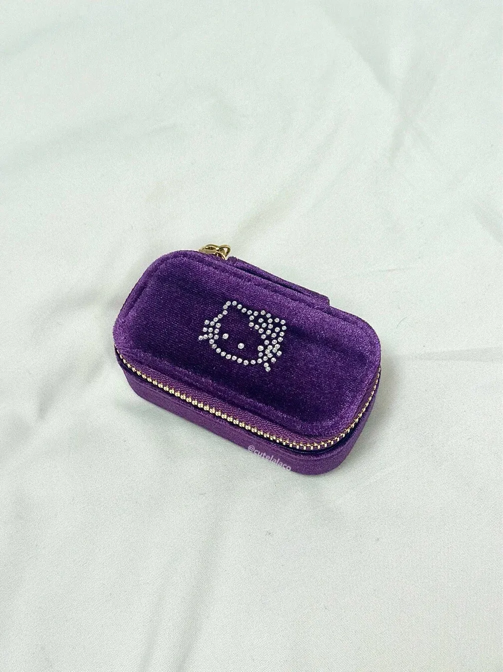 HK Premium Velvet Travel Jewelry Storage Box | Cute & Elegant Velvet Jewelry Case with Detachable Divider | Compact & Waterproof Travel Organizer 03250107